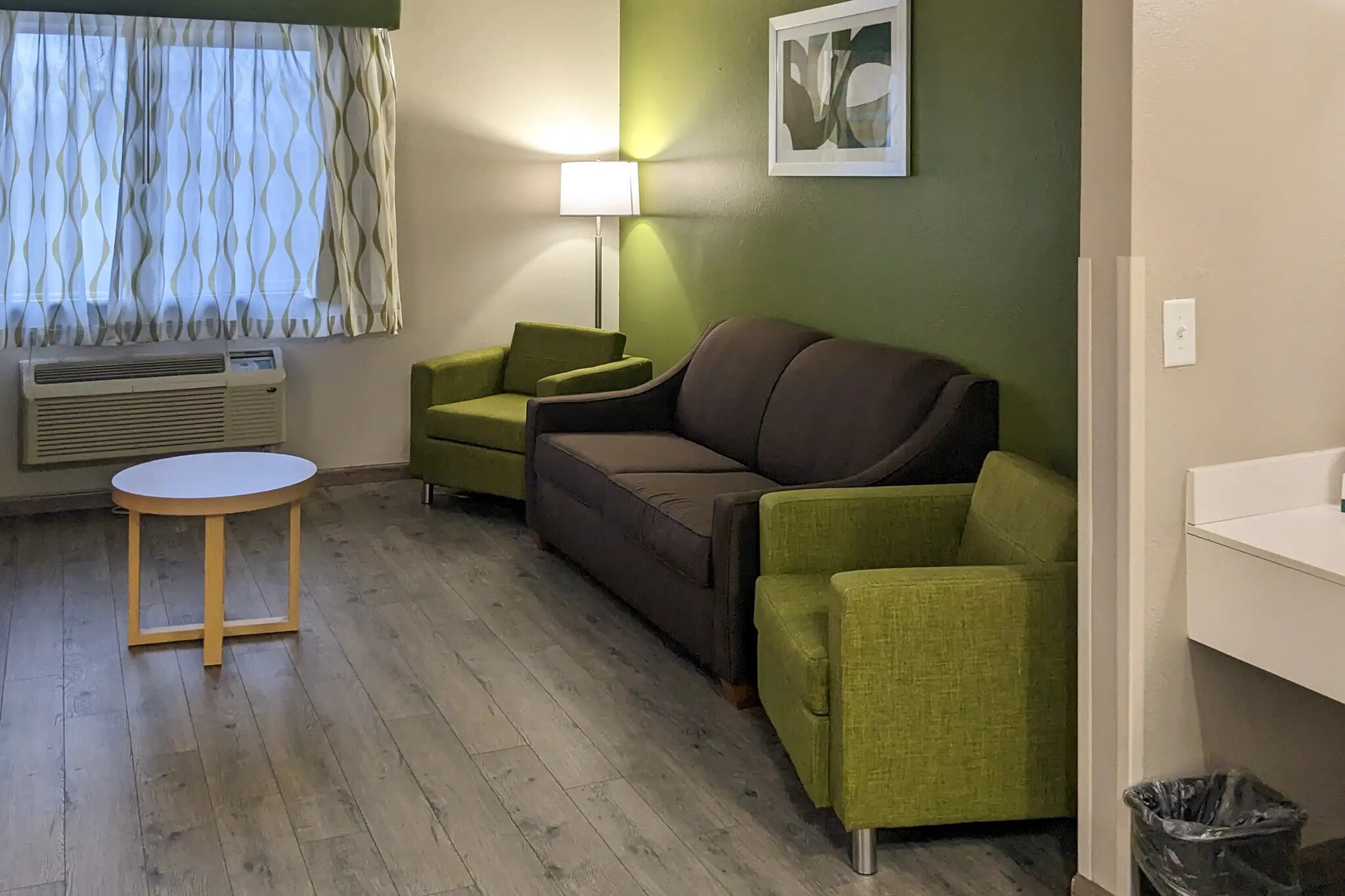 King Suite 31 of 38