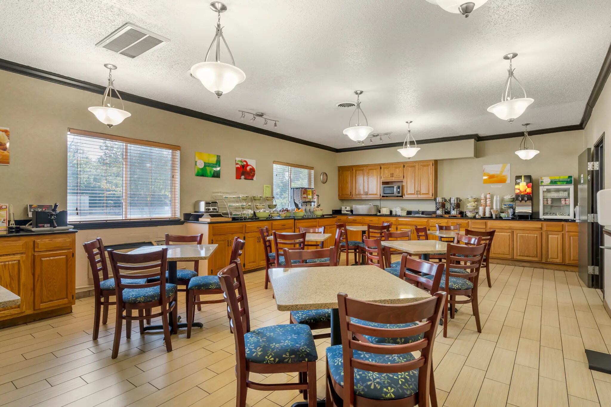 Breakfast area 32 of 38