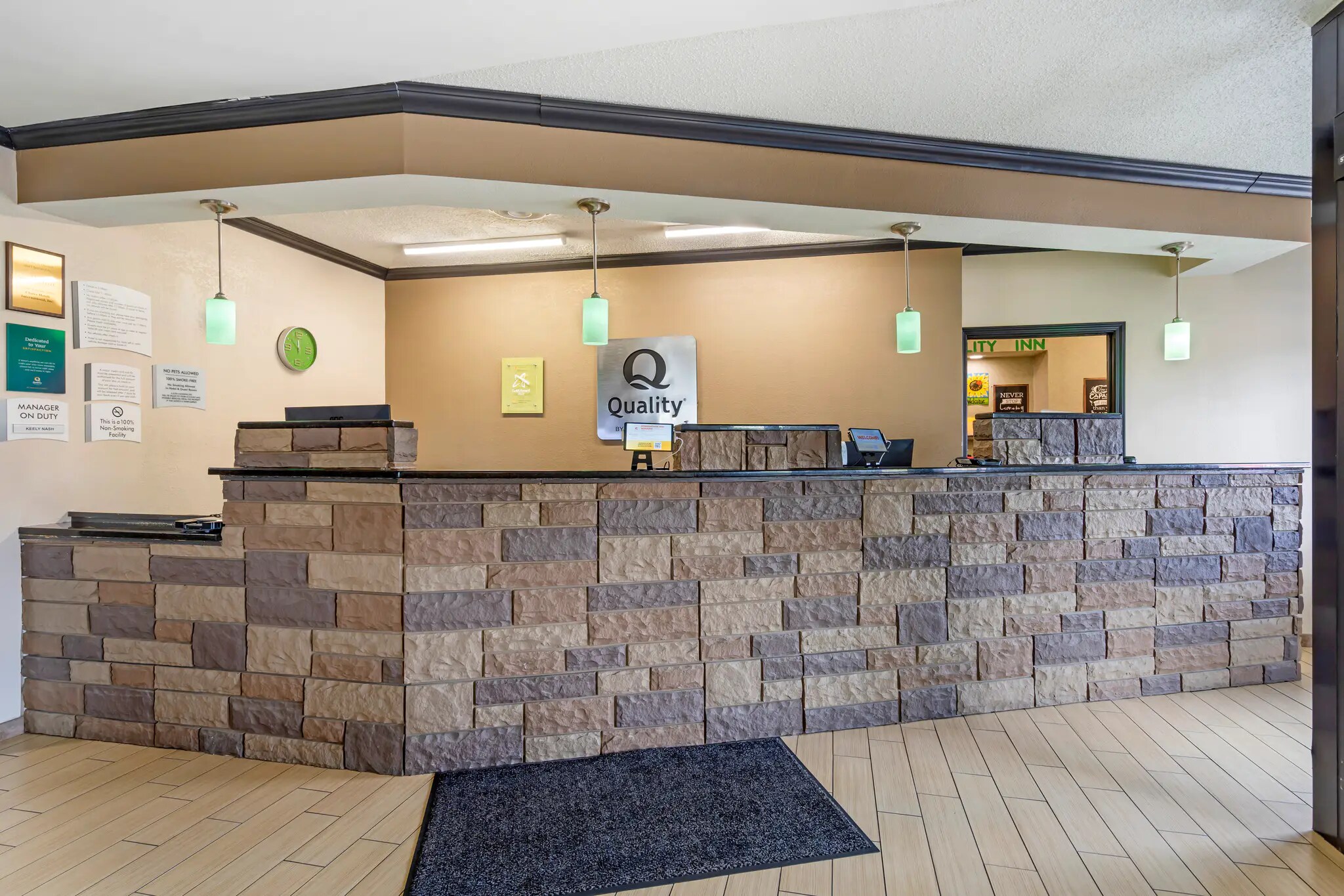 Front desk and lobby 10 of 38