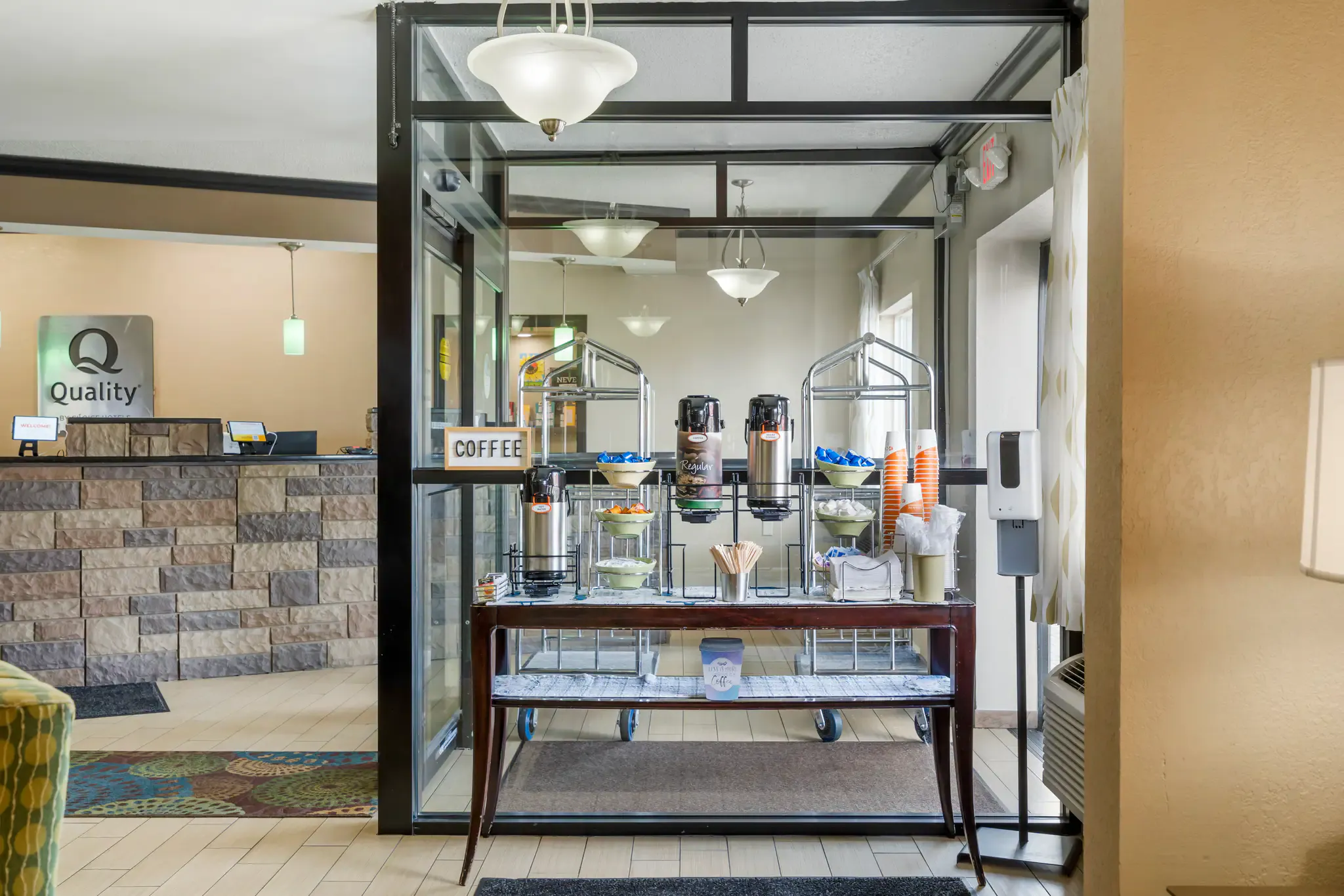 Front desk and lobby 13 of 38