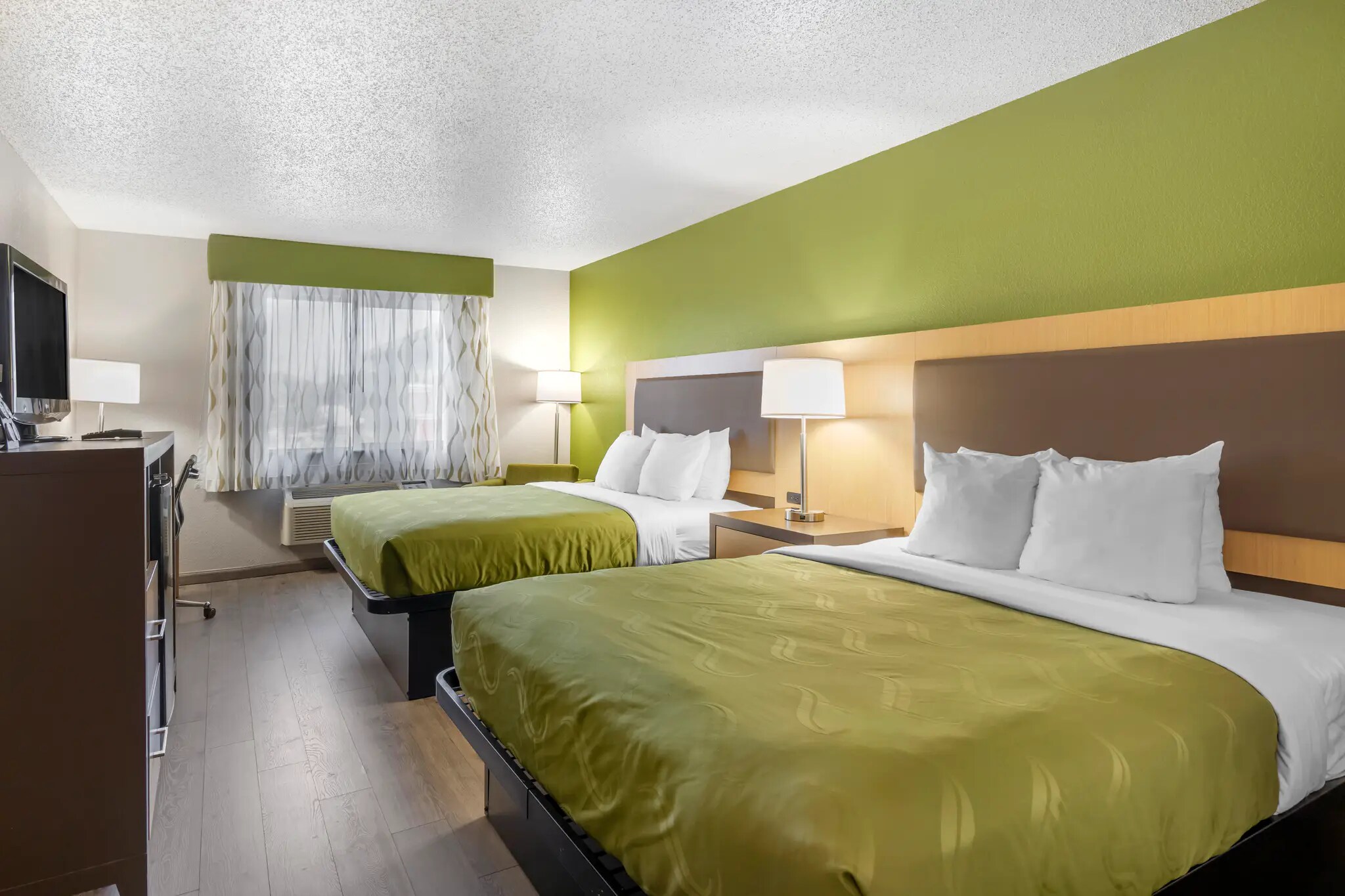 Two Queen Beds room 18 of 38