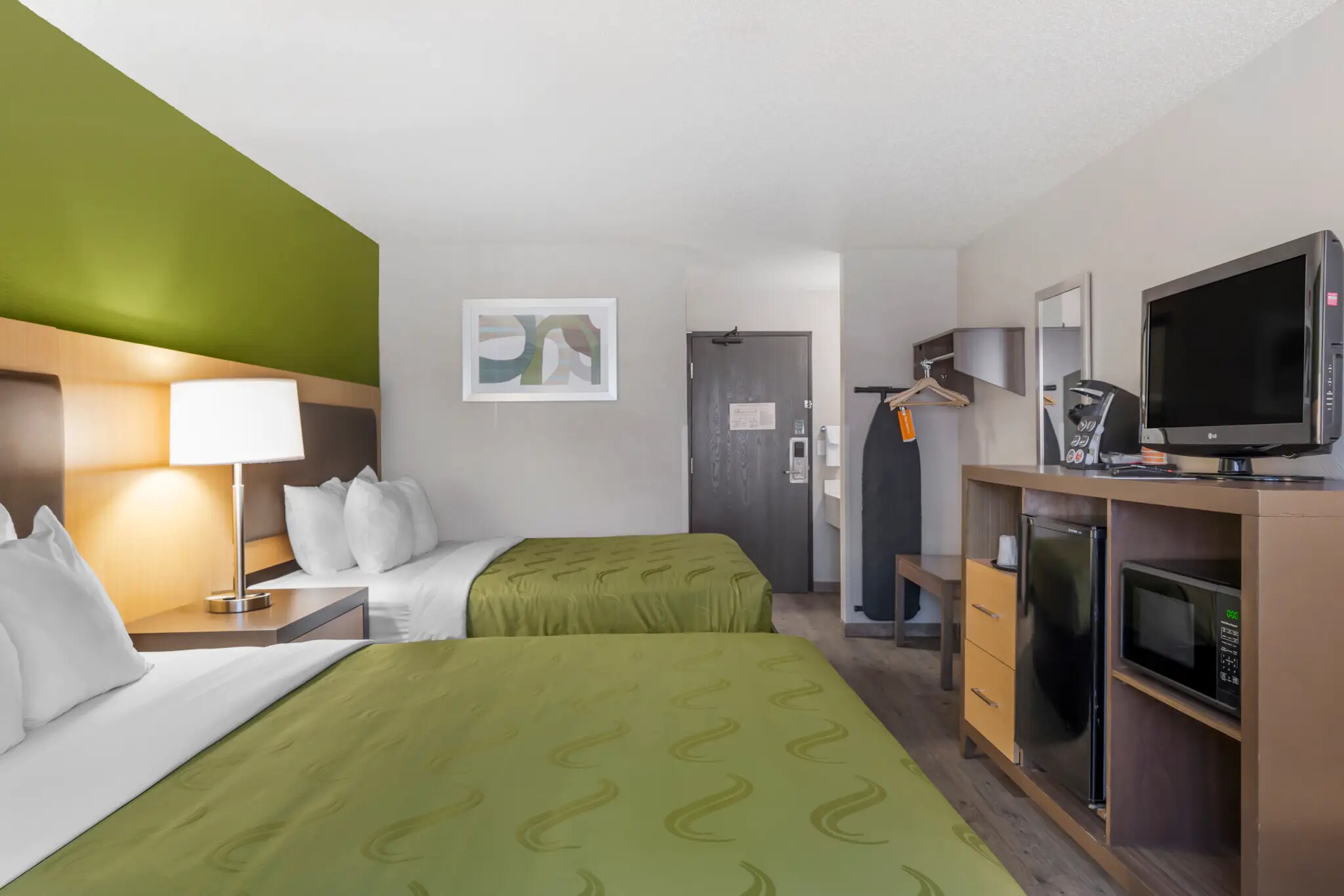 Two Queen Beds room 20 of 38