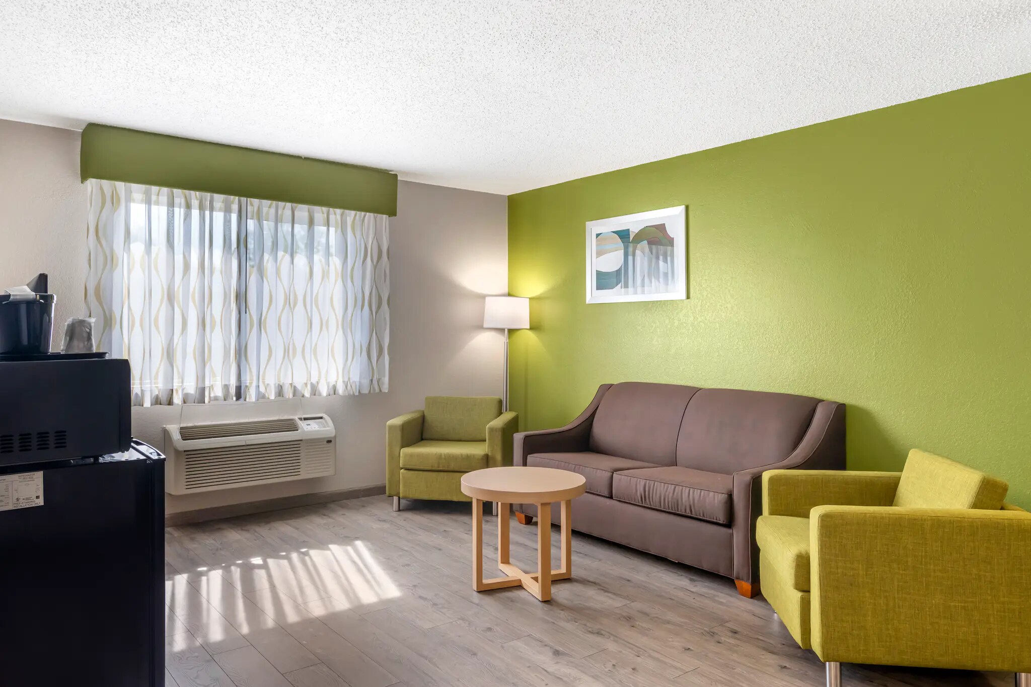 King room with seating area 25 of 38