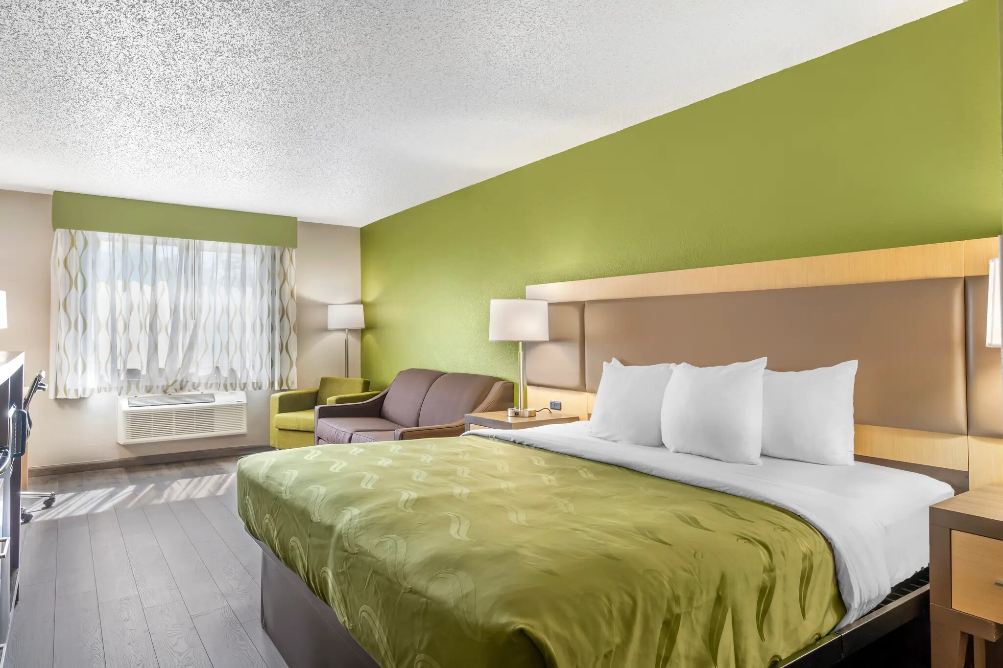 King Suite 27 of 38