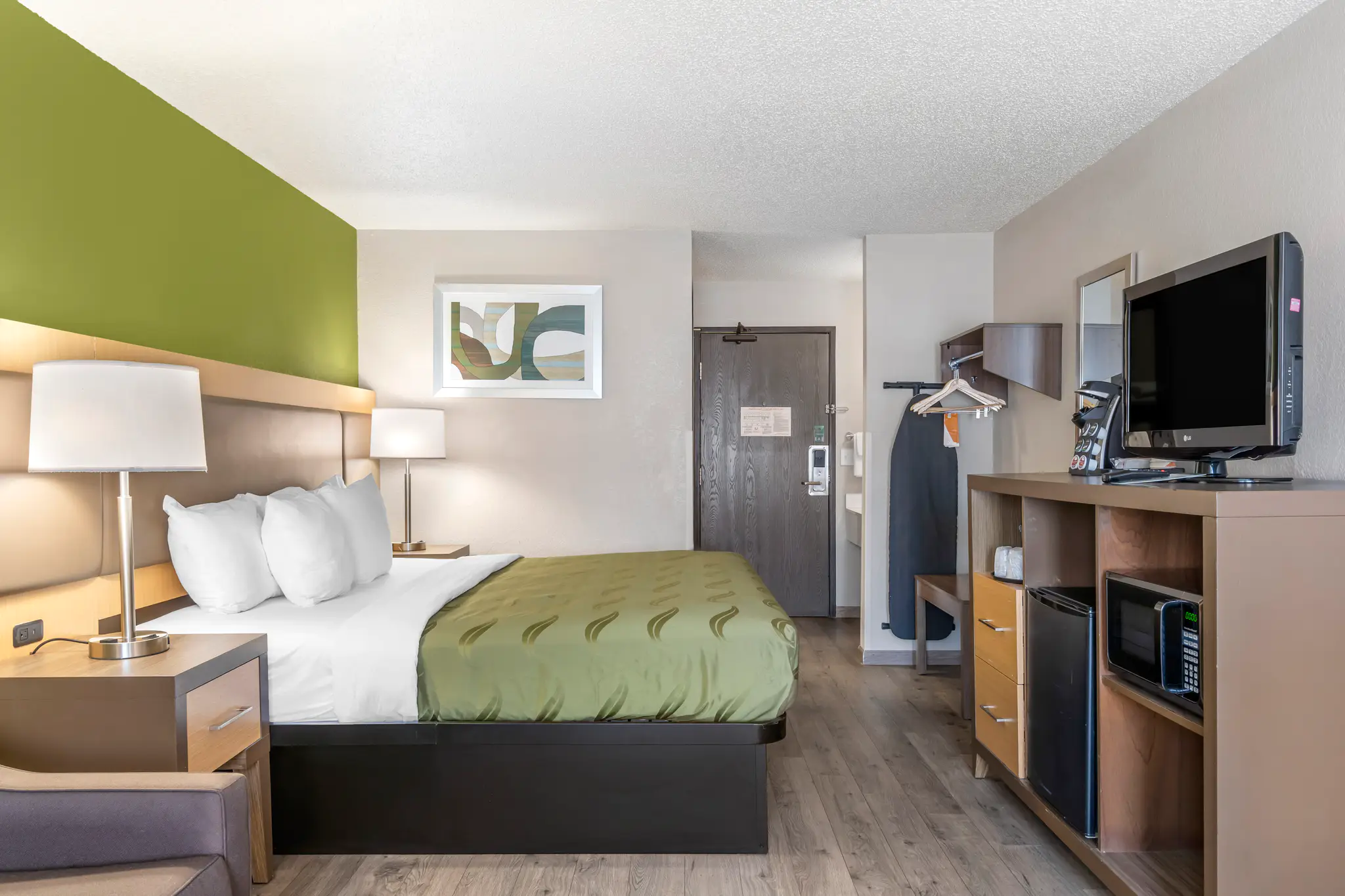 King Suite 28 of 38