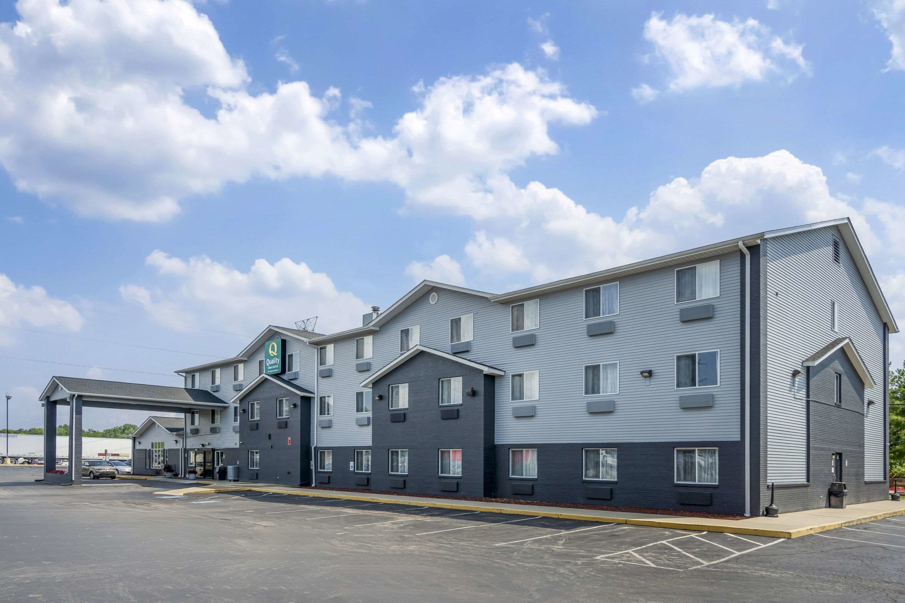 Hotel exterior 9 of 38